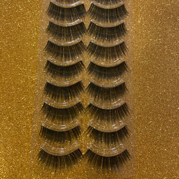 False Eyelashes - Picture 1 of 1